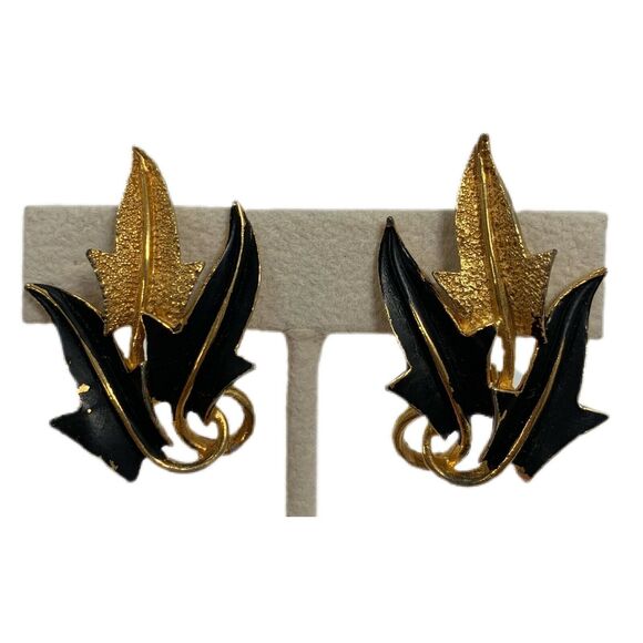 Vintage Mode Art Clip Earrings Leaf Black Enamel Signed Retro 1970s Old Money - Picture 1 of 4